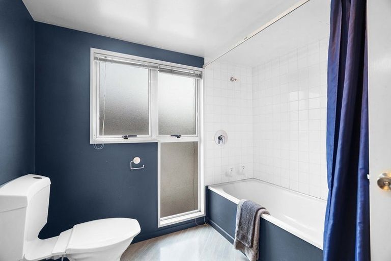 Photo of property in 4 Broadfell Avenue, Avonhead, Christchurch, 8042