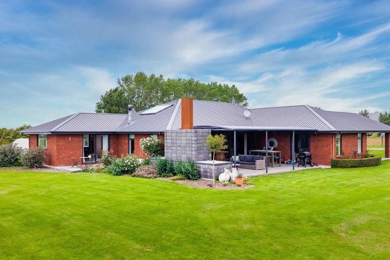 Photo of property in 55 Timaru Road, Waimate, 7924