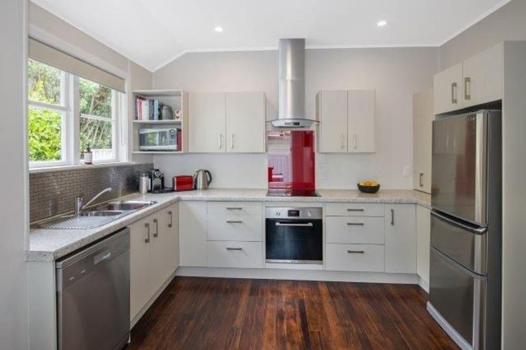 Photo of property in 35 Hindmarsh Street, Johnsonville, Wellington, 6037