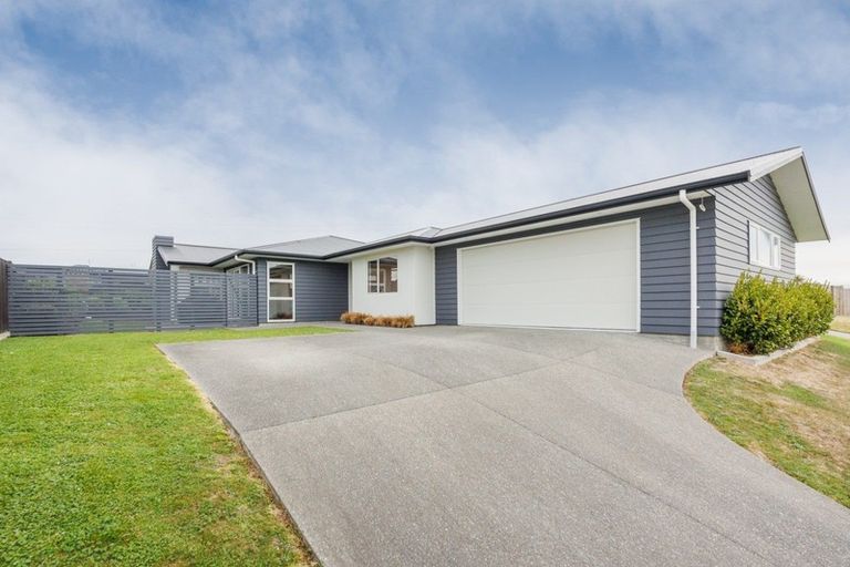 Photo of property in 10 Silicon Way, Fitzherbert, Palmerston North, 4410