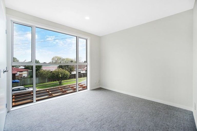 Photo of property in 28 Aeronautic Road, Takanini, 2112