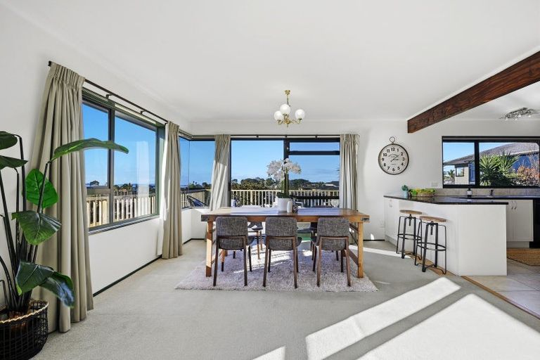 Photo of property in 2/983 Beach Road, Torbay, Auckland, 0630