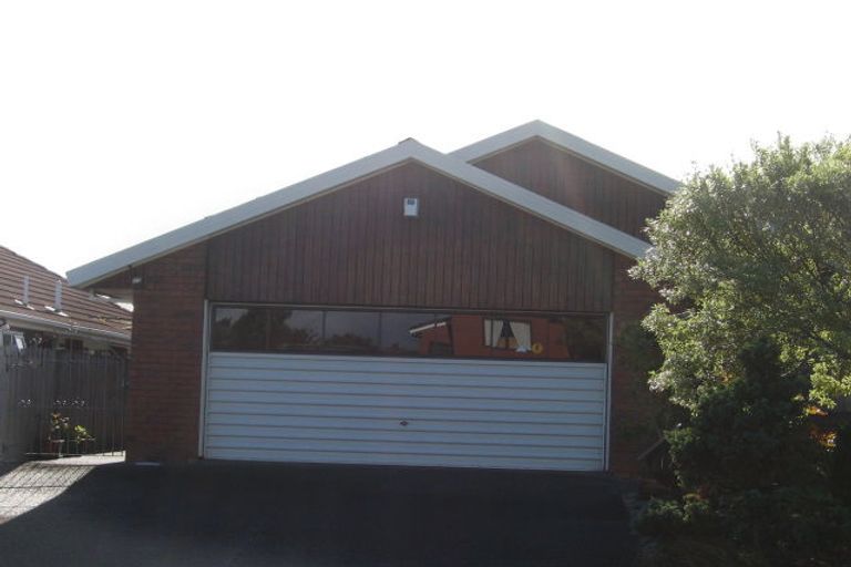 Photo of property in 17 Channing Crescent, Botany Downs, Auckland, 2010
