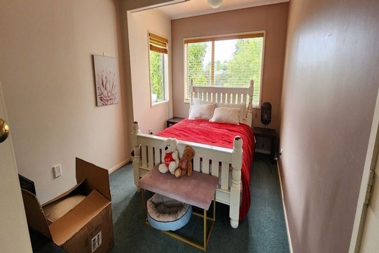 Photo of property in 38 Deverell Place, Northcross, Auckland, 0632