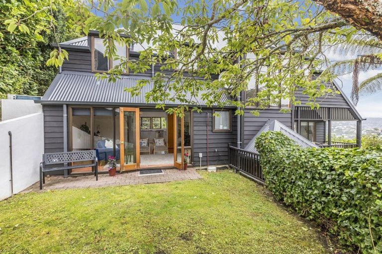 Photo of property in 50 Amapur Drive, Khandallah, Wellington, 6035