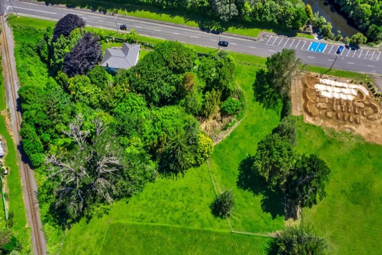 Photo of property in 1 High Road, Hawera, 4610