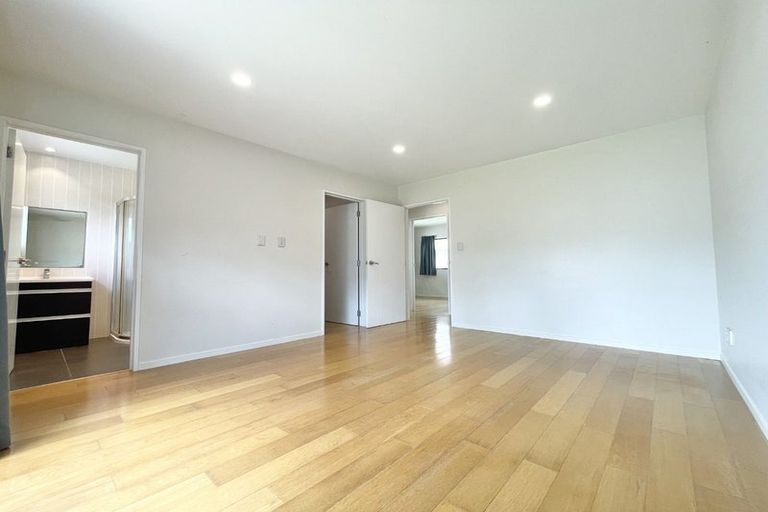 Photo of property in 32a Kelman Road, Kelston, Auckland, 0602