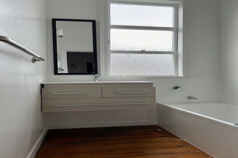 Photo of property in 2 Stanley Street, Berhampore, Wellington, 6023