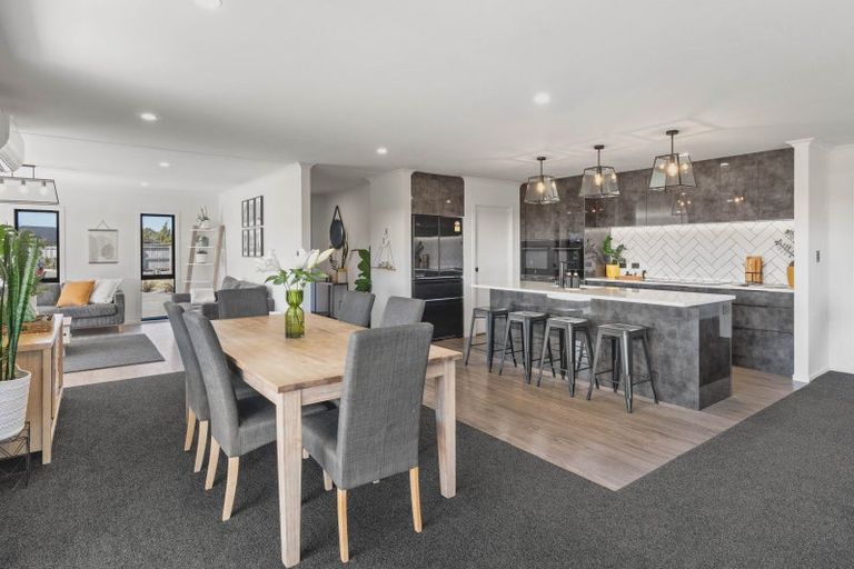 Photo of property in High Street South, Carterton, 5713