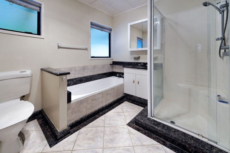 Photo of property in 18 Madigan Place, Glendene, Auckland, 0602