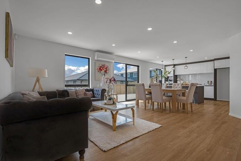 Photo of property in 32 Leathem Crescent, Pokeno, 2402