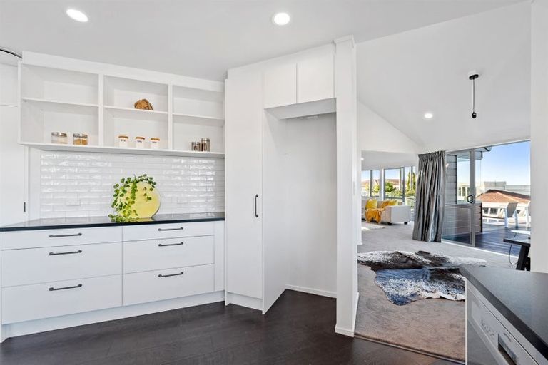 Photo of property in 6 Elsfield Place, Torbay, Auckland, 0630