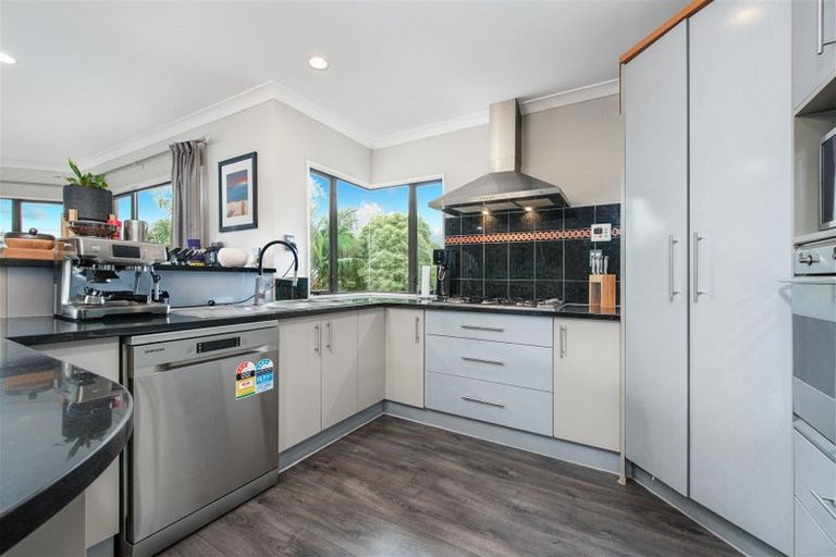 Photo of property in 86 San Valentino Drive, Henderson, Auckland, 0612