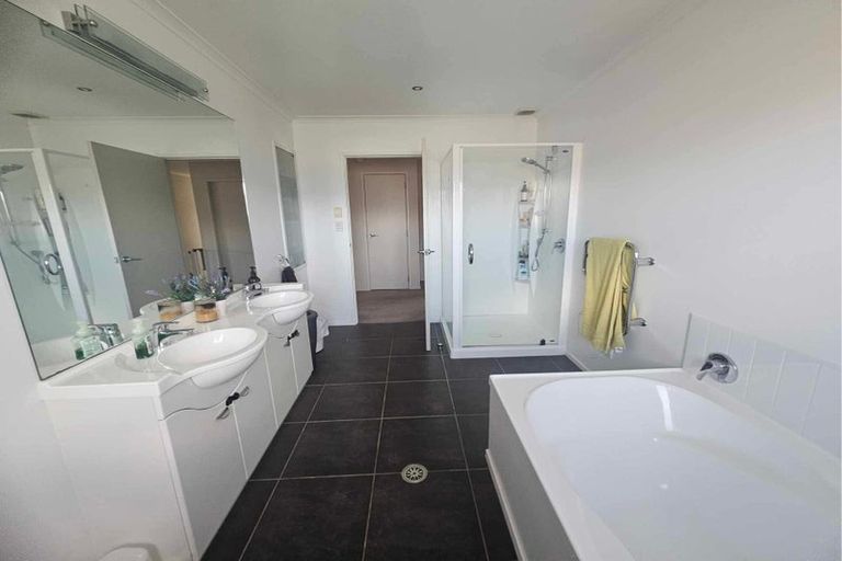 Photo of property in 115 Kirton Drive, Riverstone Terraces, Upper Hutt, 5018