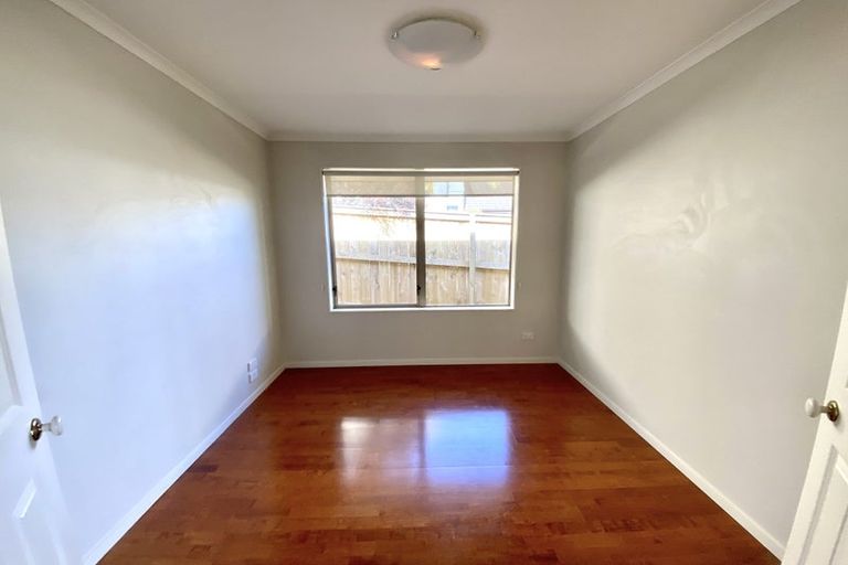 Photo of property in 28 Black Teal Close, Unsworth Heights, Auckland, 0632