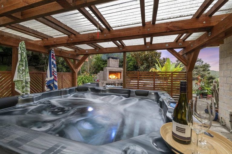 Photo of property in 42 Urumaraki Avenue, Helensville, 0800