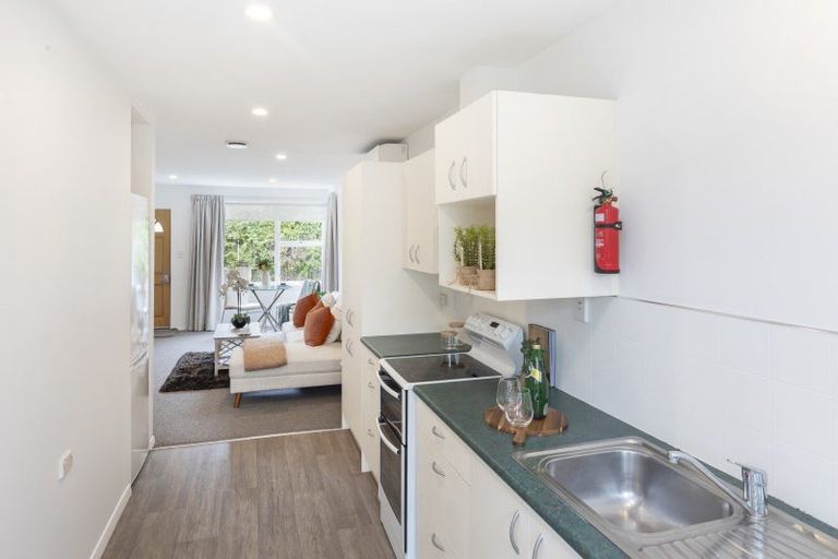 Photo of property in 2/5 Pitt Place, St Albans, Christchurch, 8014