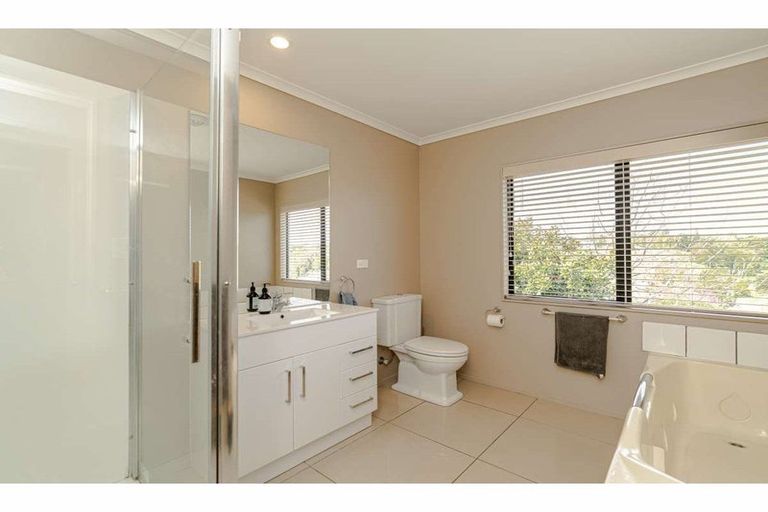 Photo of property in 37 Rarere Terrace, Kerikeri, 0230