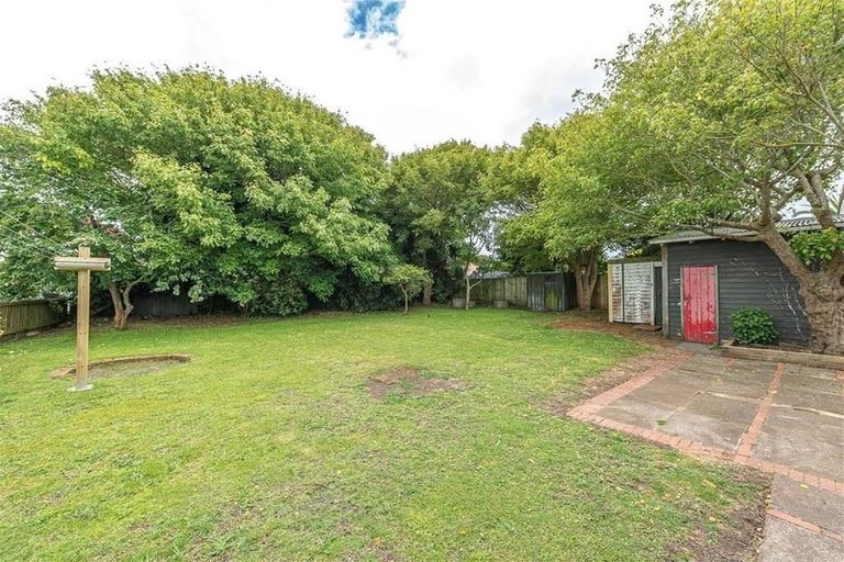 Photo of property in 10 Selwyn Crescent, College Estate, Whanganui, 4500