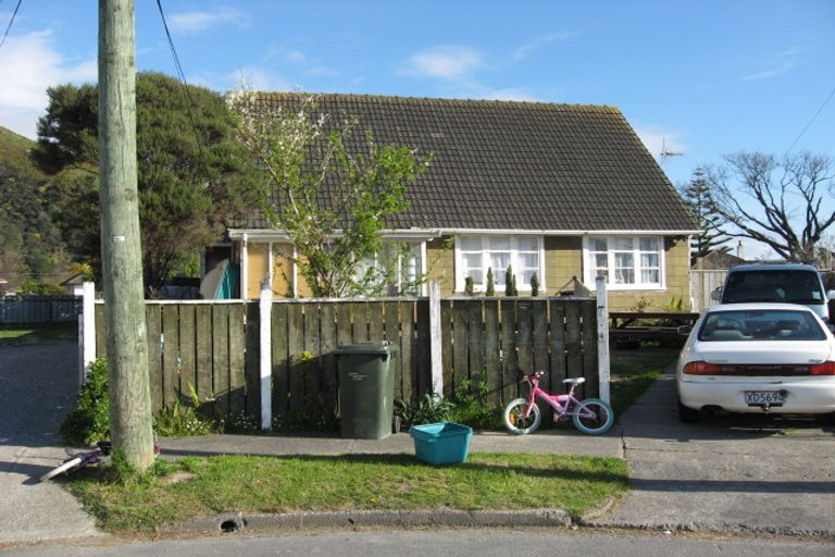 Photo of property in 8 Te Whiti Grove, Waterloo, Lower Hutt, 5011