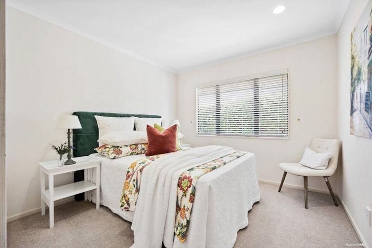 Photo of property in 8 Isaac Place, East Tamaki Heights, Auckland, 2016