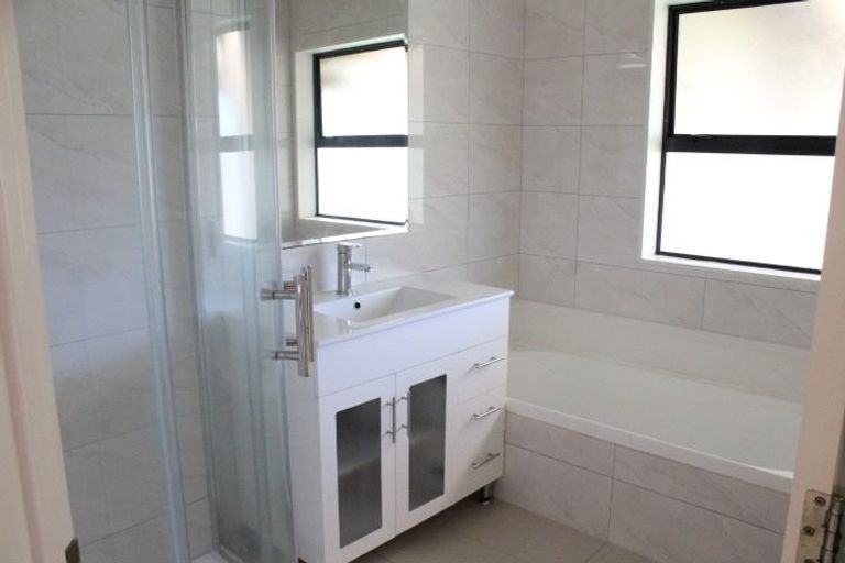 Photo of property in 2/6 Cherry Road, Bucklands Beach, Auckland, 2014