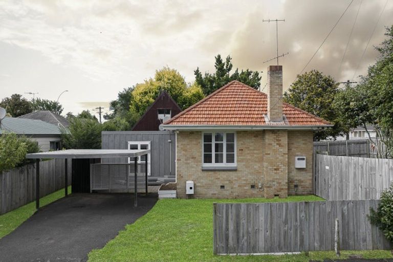 Photo of property in 2 Old Farm Road, Hamilton East, Hamilton, 3216