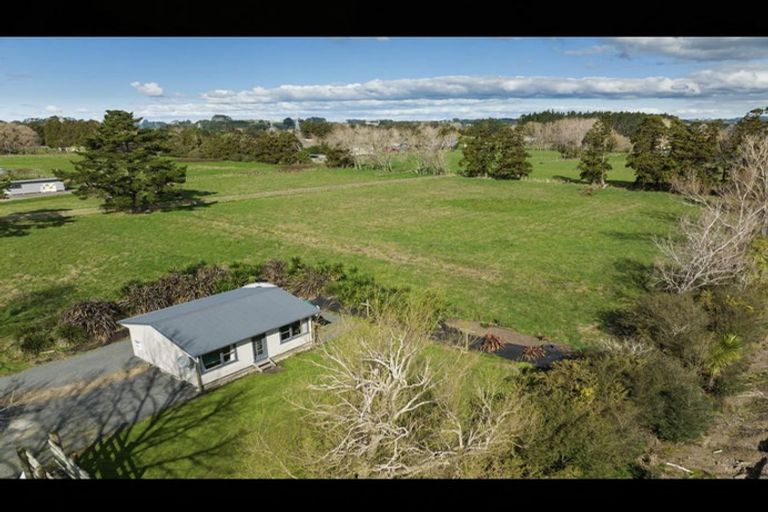 Photo of property in 124a Boord Crescent, Kumeu, 0891