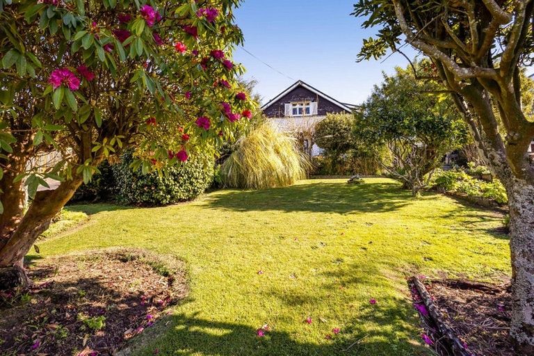 Photo of property in 4 Kitchener Terrace, Moturoa, New Plymouth, 4310