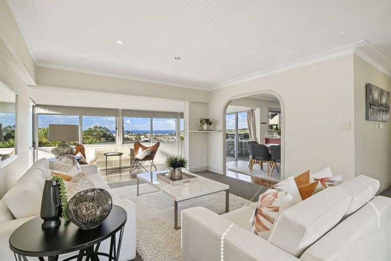 Photo of property in 10 Robin Lane, Browns Bay, Auckland, 0630