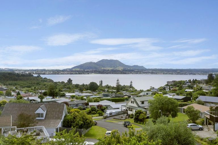 Photo of property in 33 Shera Street, Acacia Bay, Taupo, 3330