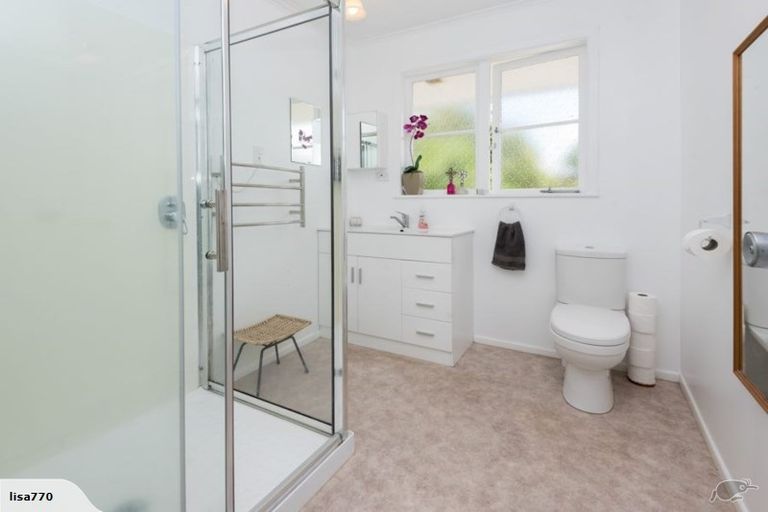 Photo of property in 15 Ellesmere Crescent, Pakuranga Heights, Auckland, 2010