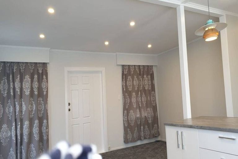 Photo of property in 2/24 Dale Crescent, Pakuranga, Auckland, 2010