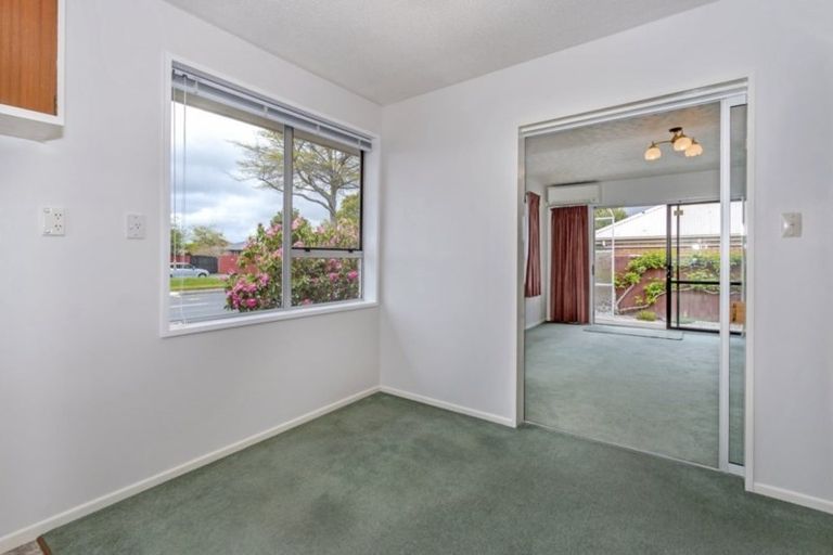 Photo of property in 1/452 Harewood Road, Harewood, Christchurch, 8051