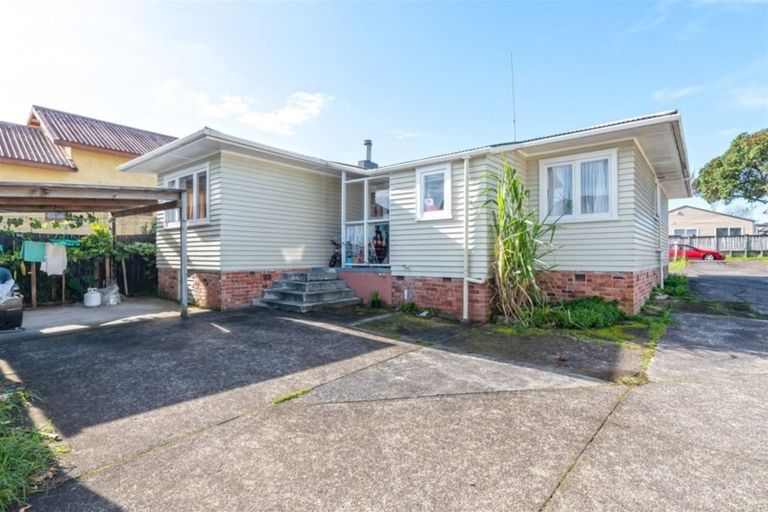 Photo of property in 9 Stephen Avenue, Henderson, Auckland, 0610
