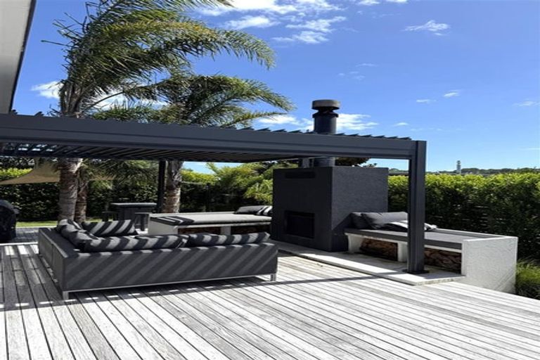 Photo of property in 106 Nikau Close, Matarangi, Whitianga, 3592