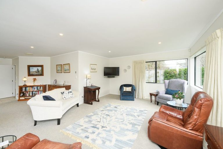 Photo of property in 4 Mckenzie Court, Terrace End, Palmerston North, 4410