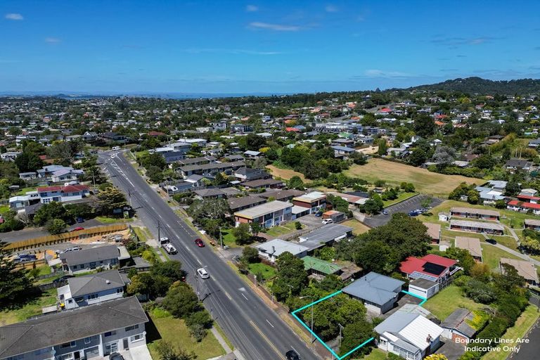 Photo of property in 1/84 West Coast Road, Glen Eden, Auckland, 0602