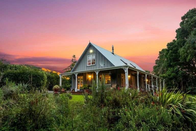 Photo of property in 154 Gear Road, Te Horo, Otaki, 5582