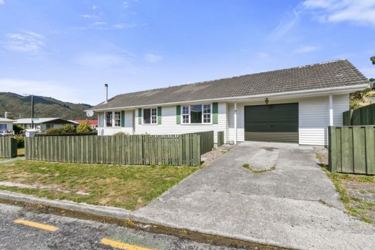 Photo of property in 21 Hamstead Street, Wainuiomata, Lower Hutt, 5014