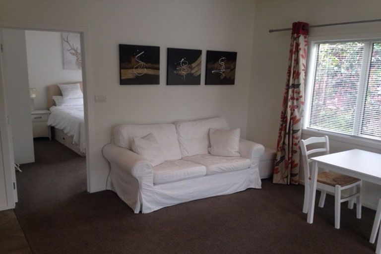 Photo of property in 1/2 Merwood Lane, Devonport, Auckland, 0624