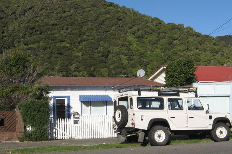 Photo of property in 21 Tuatoru Street, Eastbourne, Lower Hutt, 5013