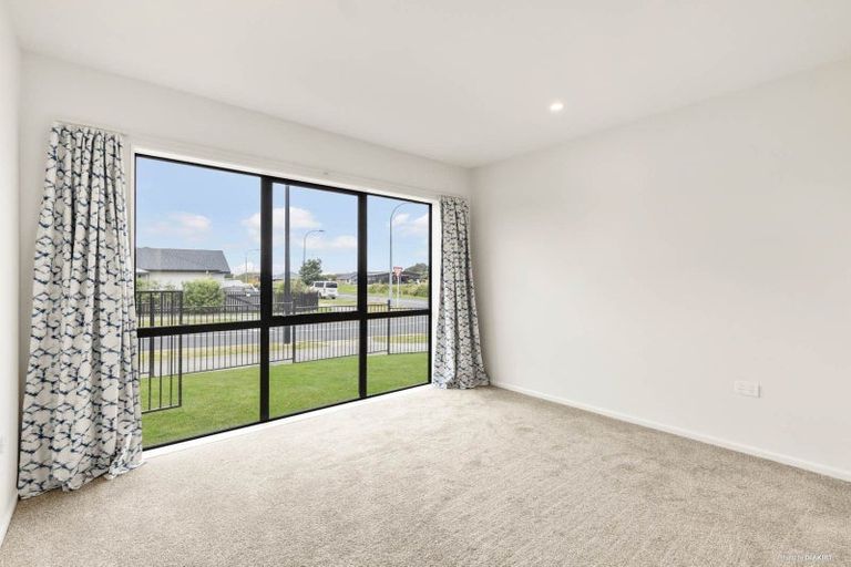 Photo of property in 6 Rere Awa Road, Glenbrook, 2681