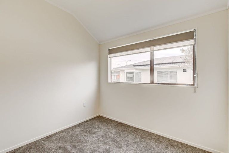 Photo of property in 2/13 Mana Esplanade, Paremata, Porirua, 5026