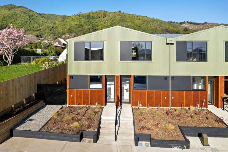 Photo of property in 10-12 Utauta Street, Waikanae, 5036