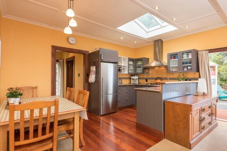 Photo of property in 37 Hudson Street, Island Bay, Wellington, 6023