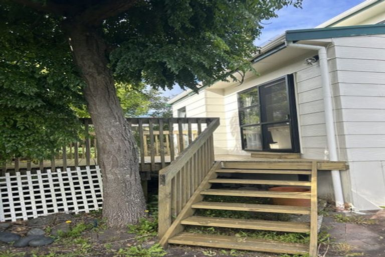 Photo of property in 2/21 Tiri Tiri Road, Birkdale, Auckland, 0626