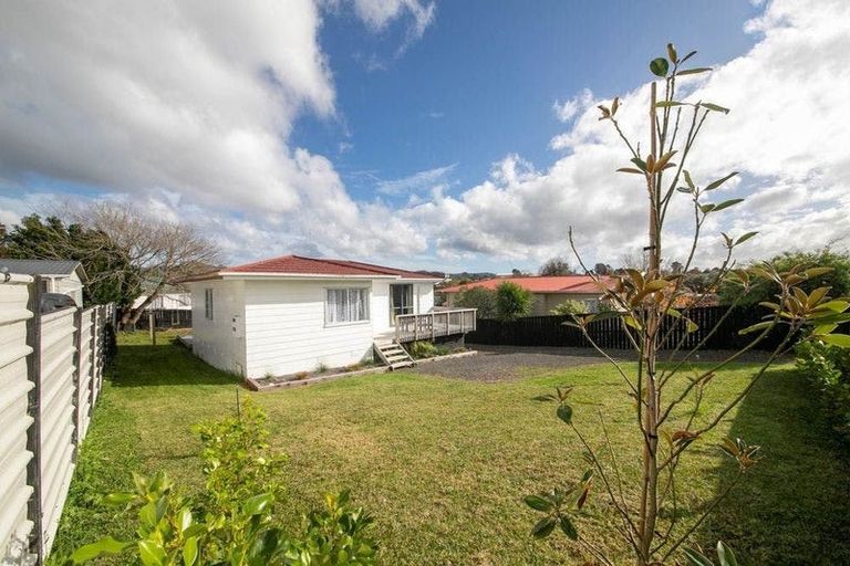 Photo of property in 6 Solea Road, Sunnyvale, Auckland, 0612