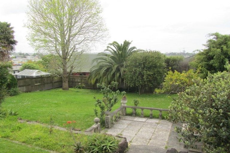 Photo of property in 51 Peach Road, Glenfield, Auckland, 0629