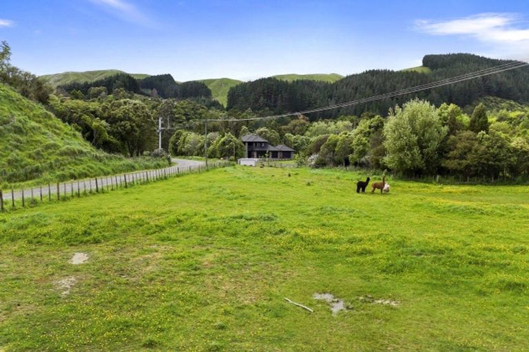 Photo of property in 402 Turitea Road, Turitea, Palmerston North, 4472